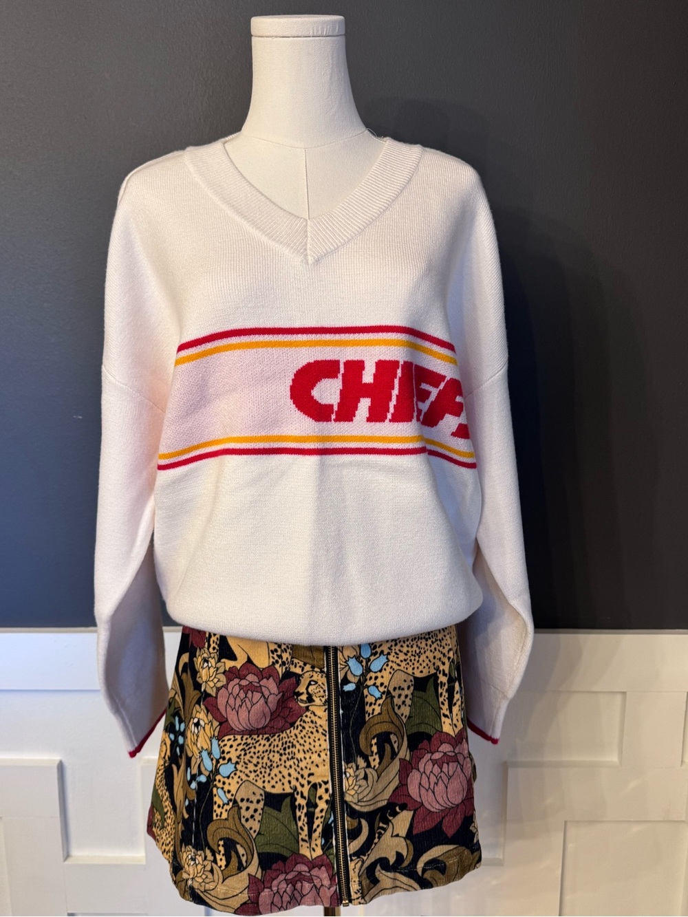 Abercrombie Women’s retro Kansas City Chiefs V neck sweater NWT